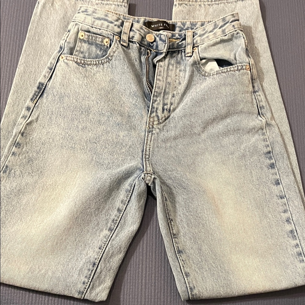 Women’s strait leg light wash jeans